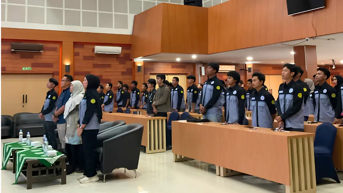 Goes To Campus