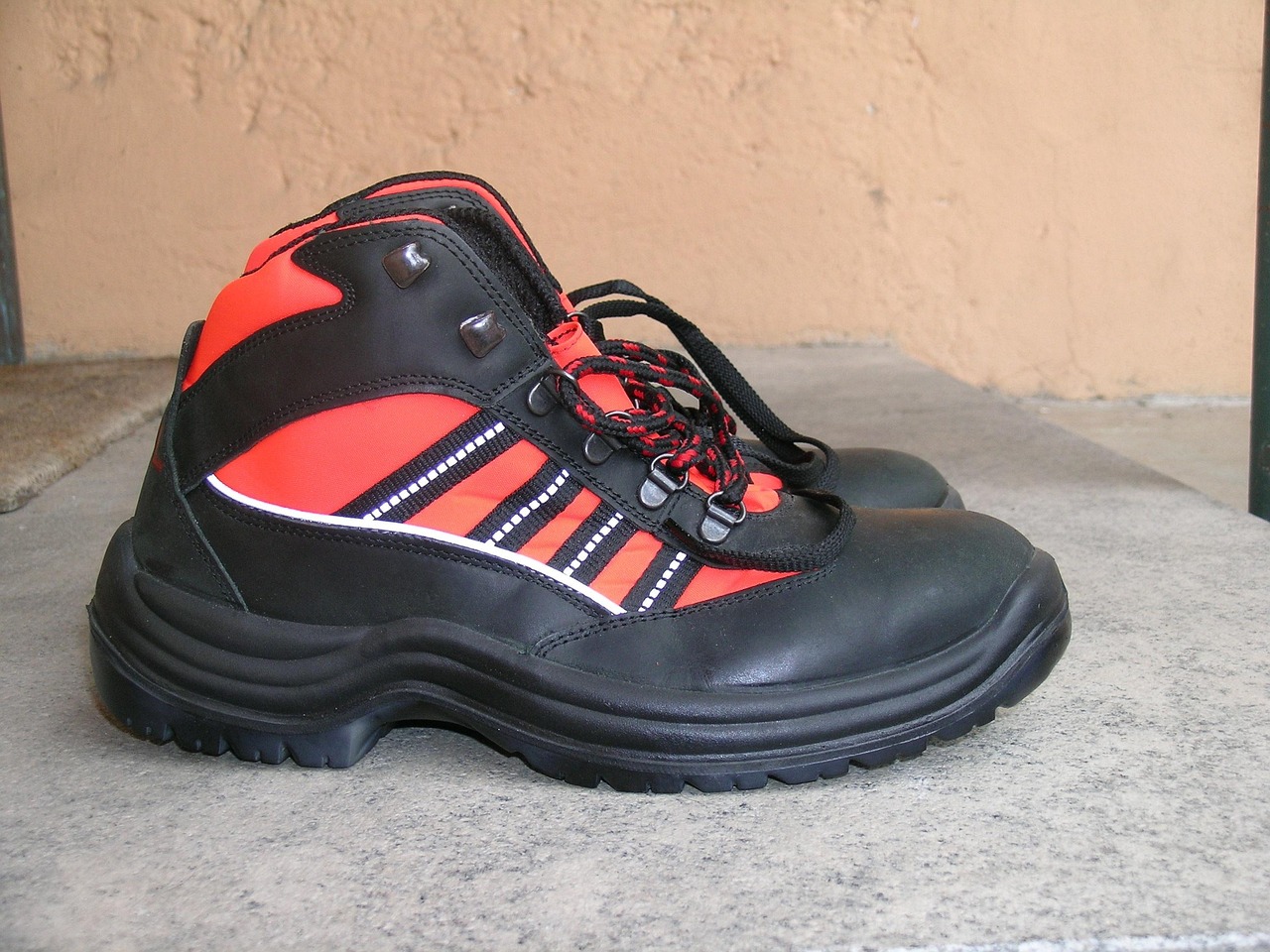 fungsi sepatu safety