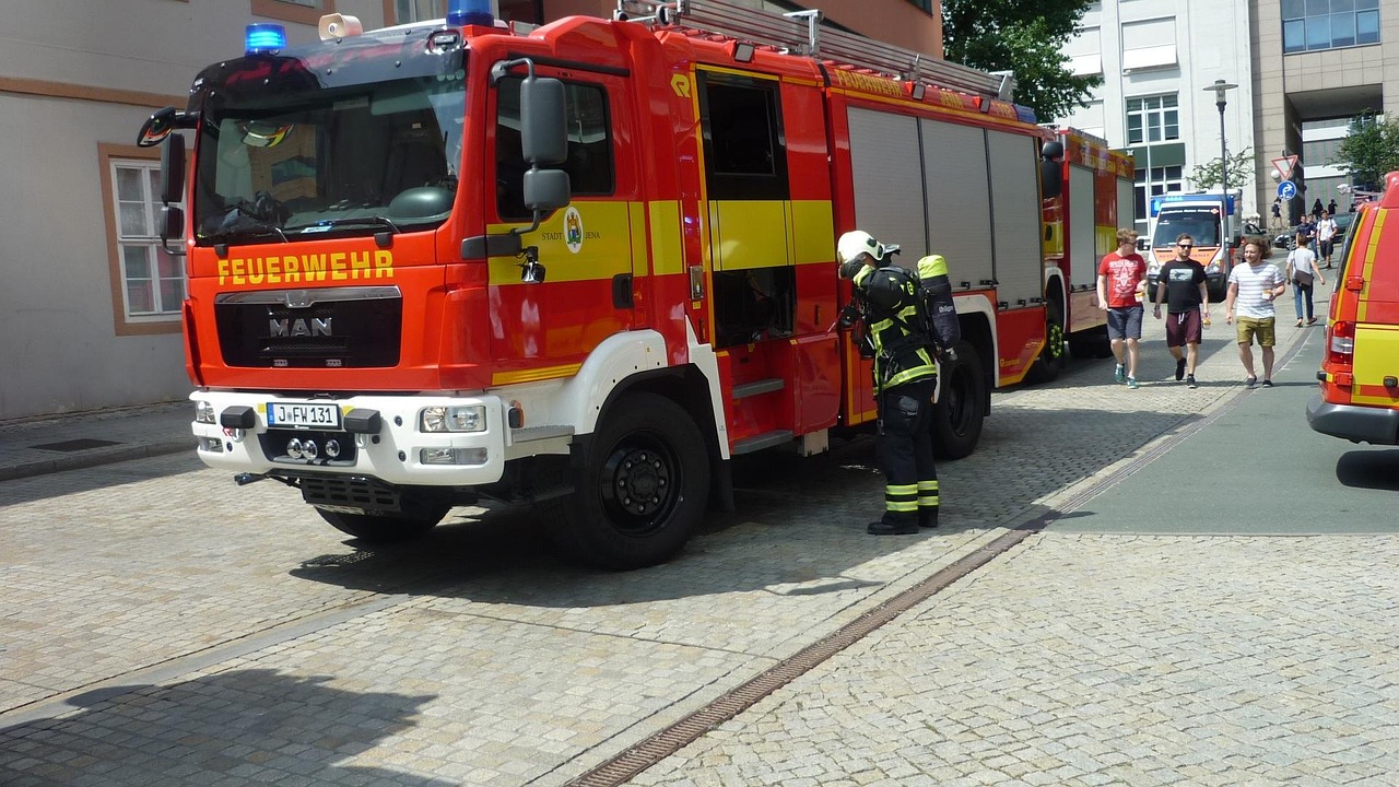 6 APD Pemadam Kebakaran dan Fungsinya